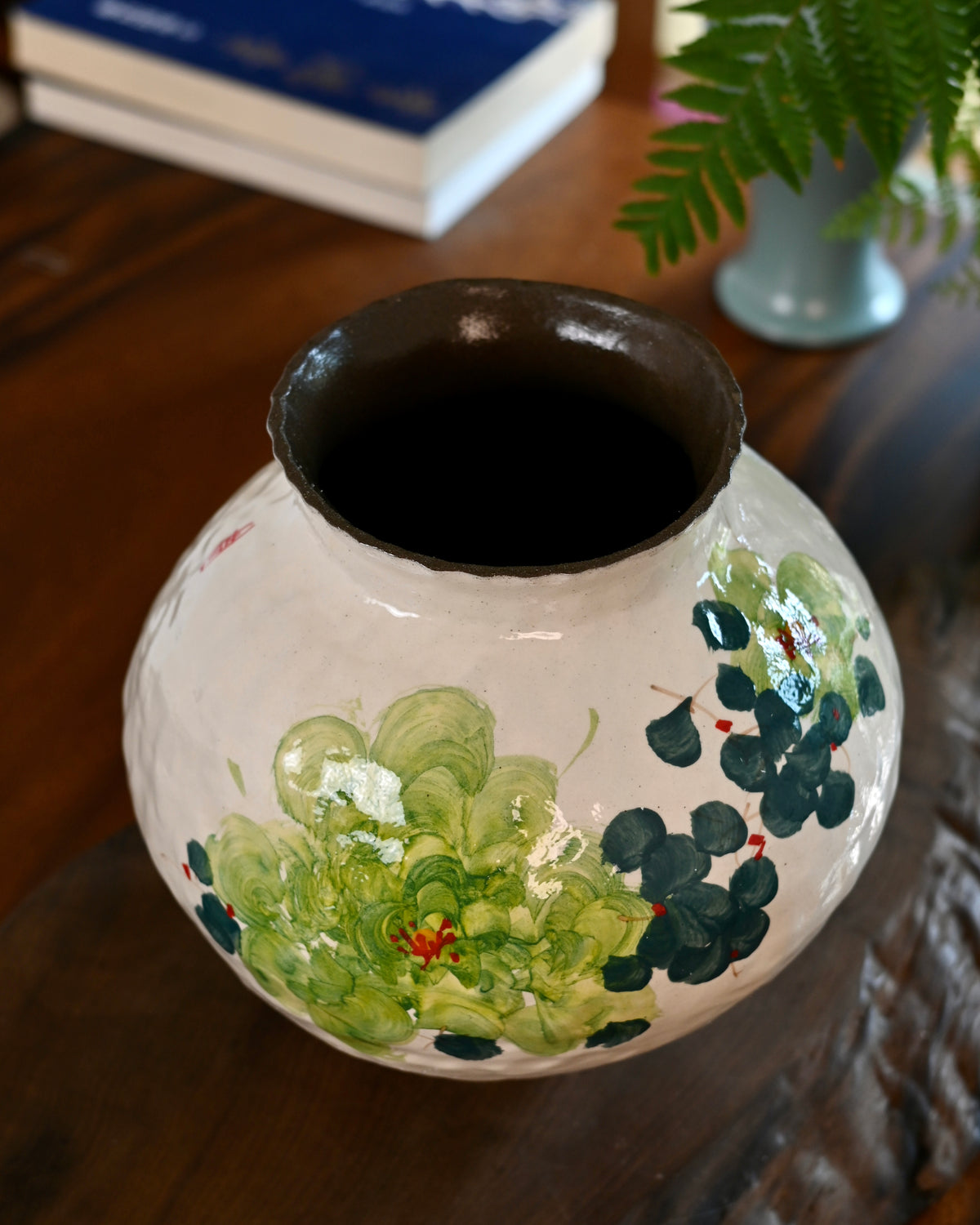 Hand‑Pinched Coarse‑Clay Vase，Hand‑Painted Ceramic Vessel