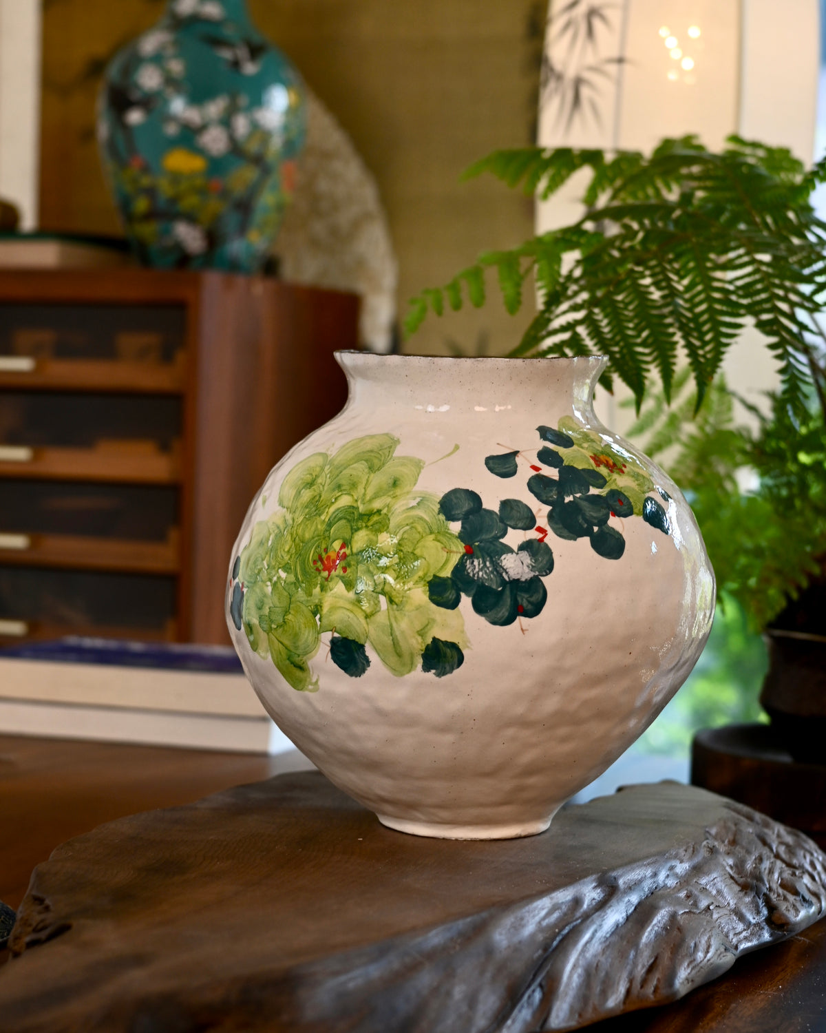 Hand‑Pinched Coarse‑Clay Vase，Hand‑Painted Ceramic Vessel