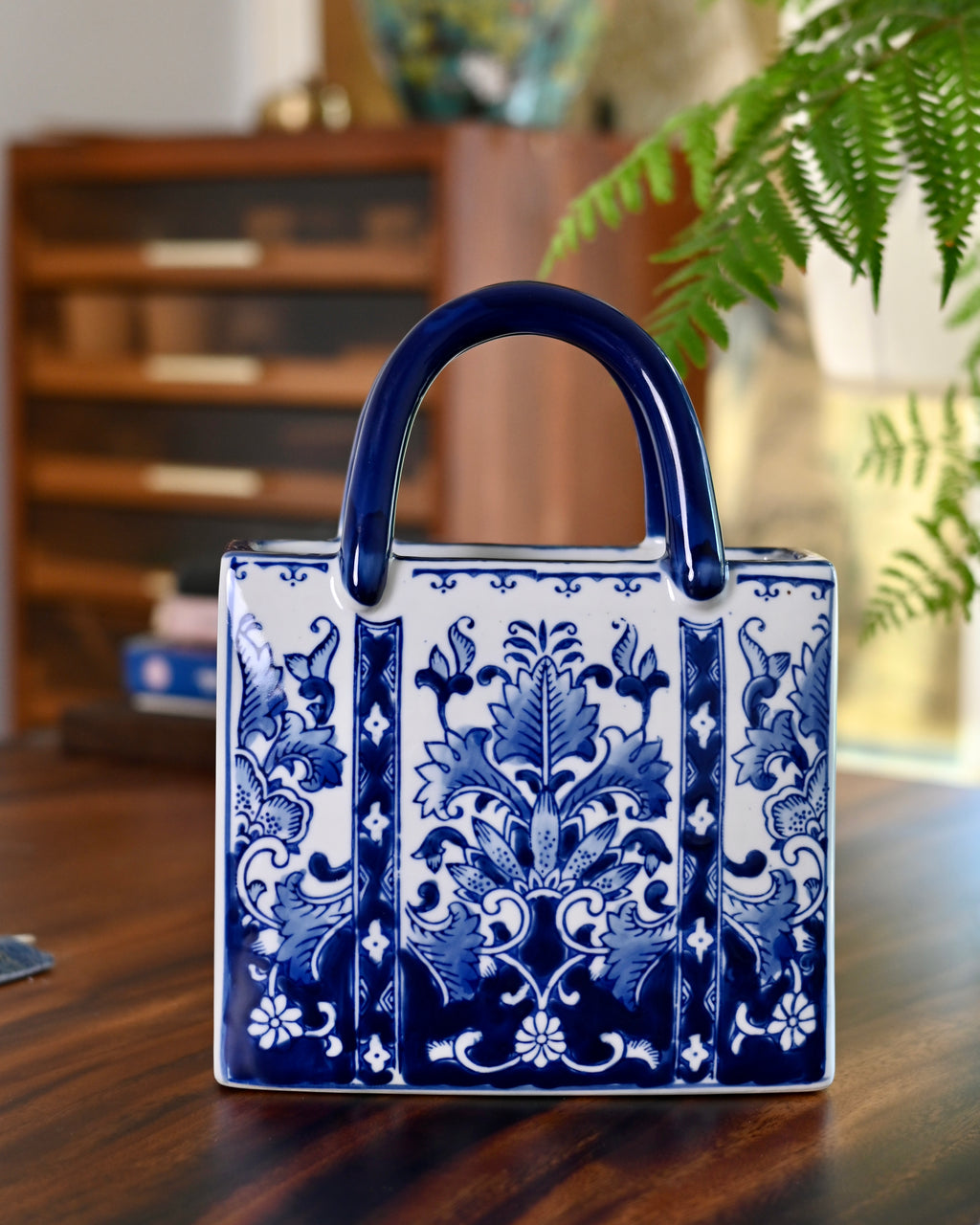 Blue-and-White Porcelain Handbag Vase – Creative Ceramic Tote Flower Vessel