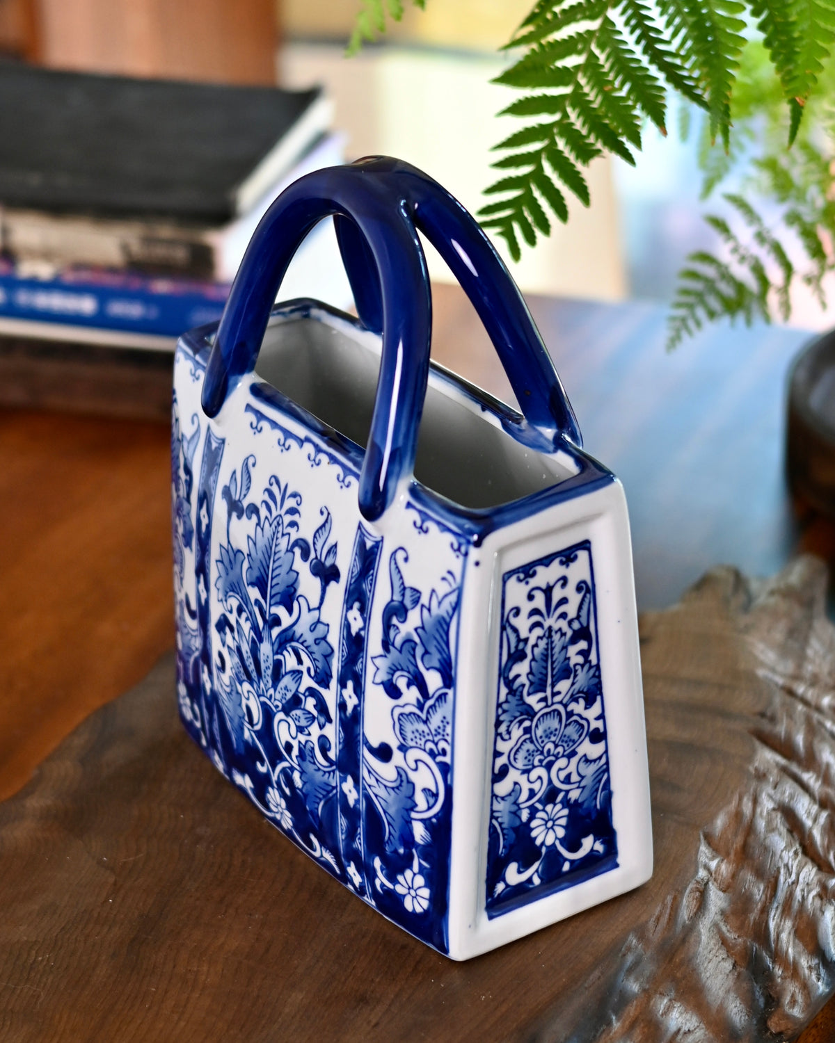 Blue-and-White Porcelain Handbag Vase – Creative Ceramic Tote Flower Vessel