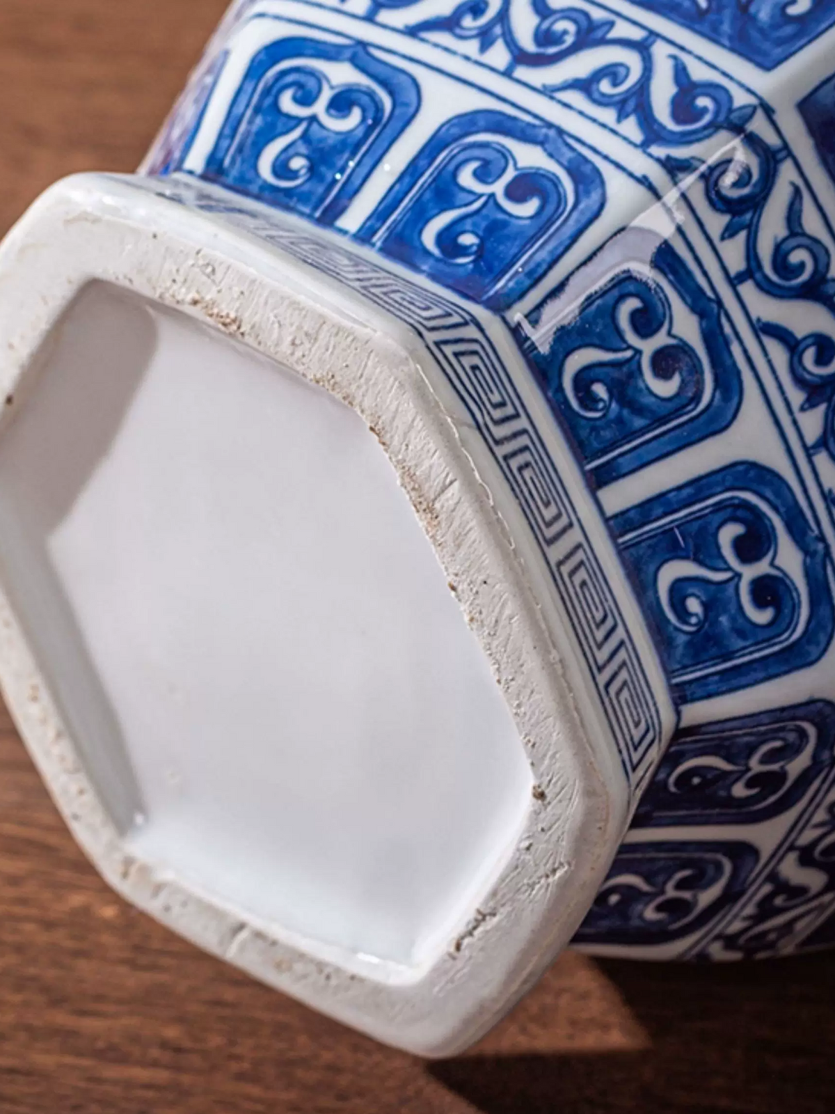 Classic Chinese blue and white porcelain flower vessel, hand-painted floral patterns, functional ceramic vase for fresh or dried flower arrangement