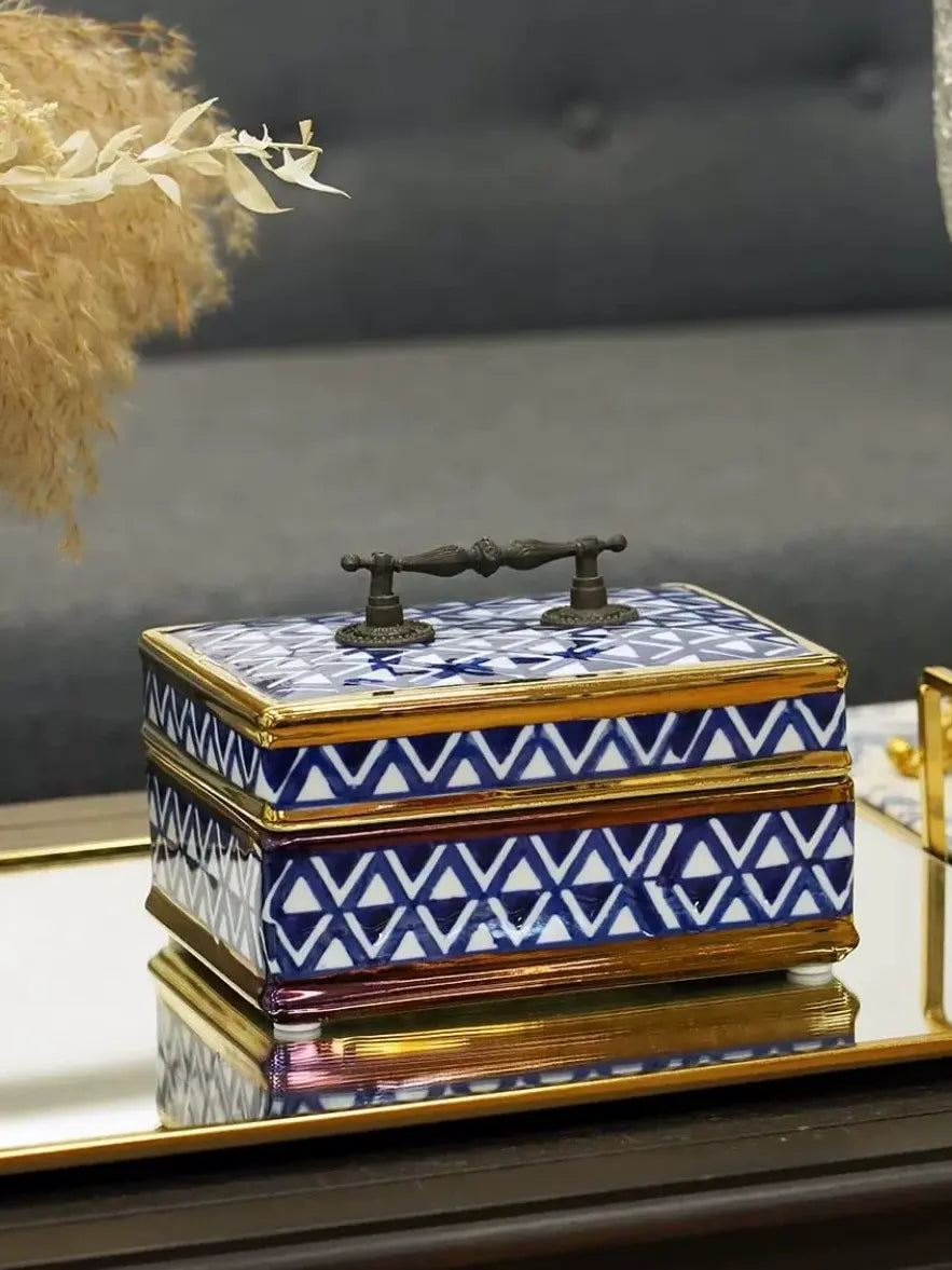 Classical luxury Jingdezhen porcelain jewelry storage box, dual use as jewelry holder and decorative display piece
