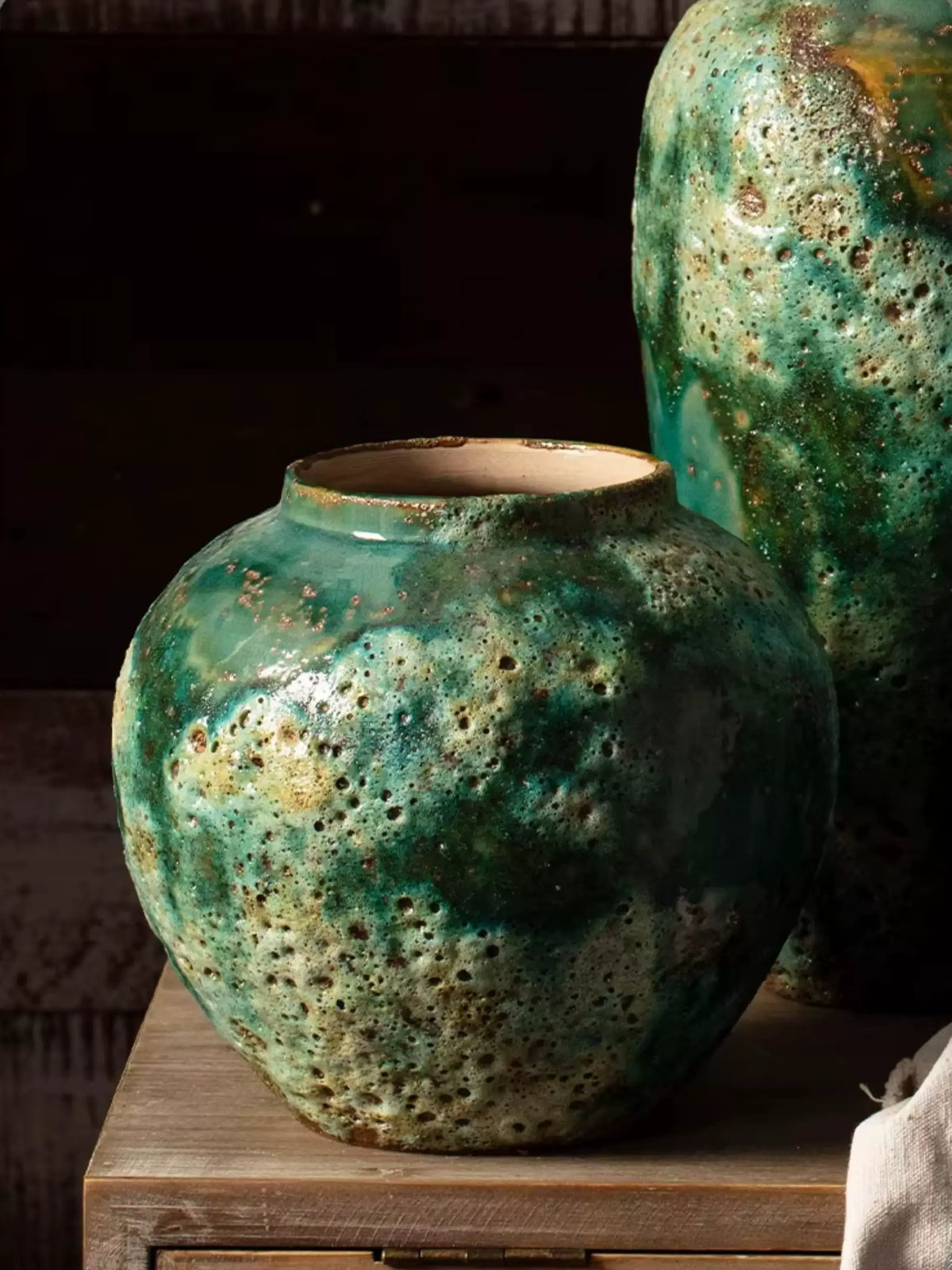 Hand-thrown kaolin clay vase fired at 1300°C, rustic green glazed vessel for fresh and dried flower display
