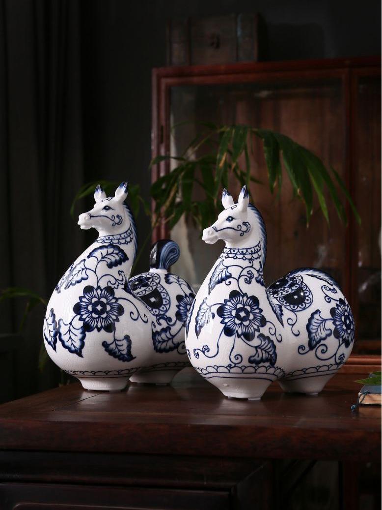 High-fired blue-and-white horses with dense kaolin body resistant to odors and easy to maintain