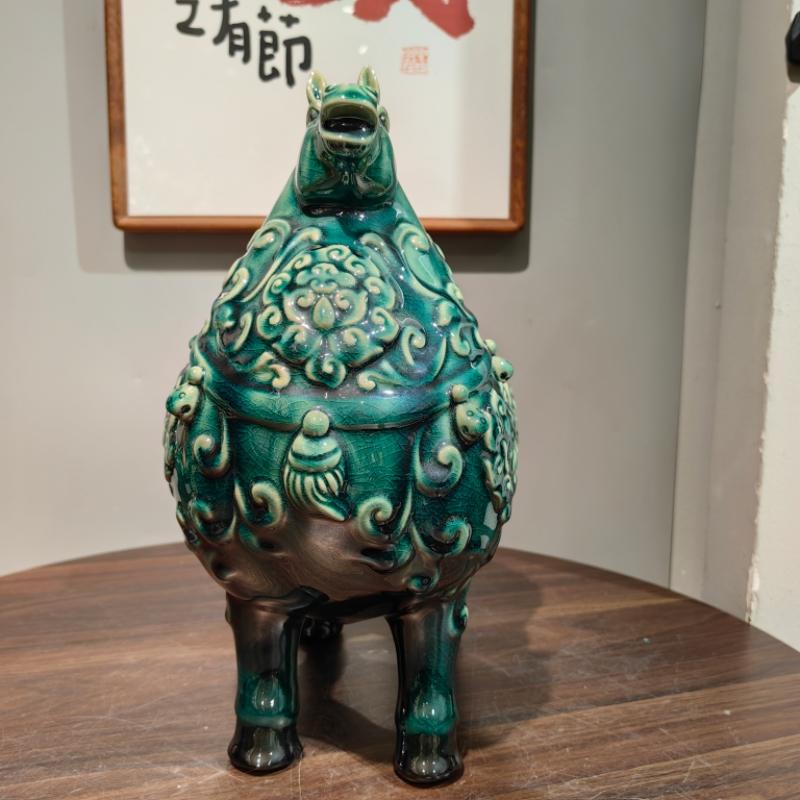 Tang-Style Ceramic Horse Ornament – Handcrafted Shiwan Tang Dynasty Statue