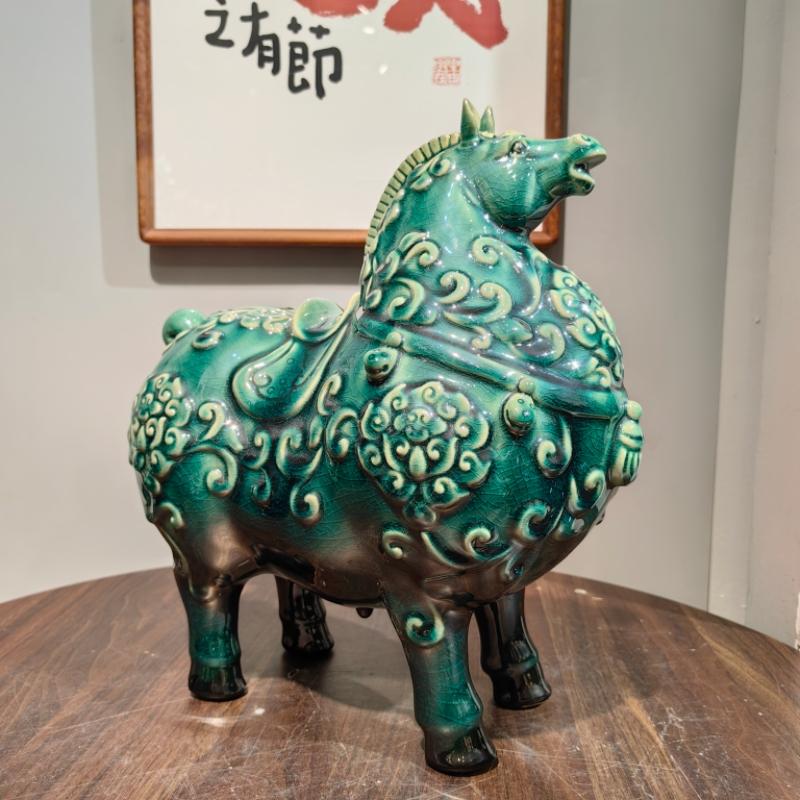 Tang-Style Ceramic Horse Ornament – Handcrafted Shiwan Tang Dynasty Statue