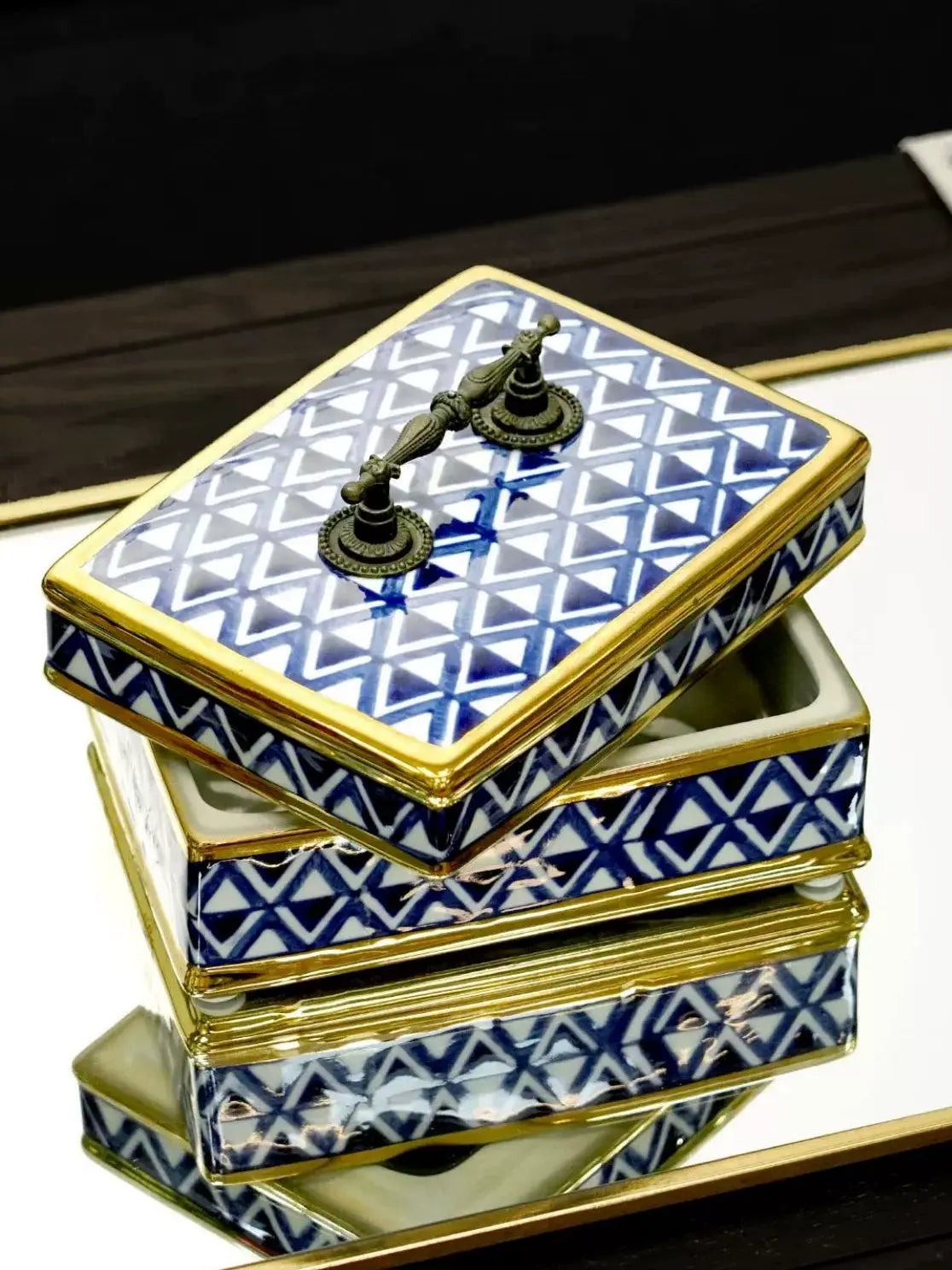 Luxury hand-painted blue and white porcelain jewelry box crafted in Jingdezhen, decorative ceramic storage container