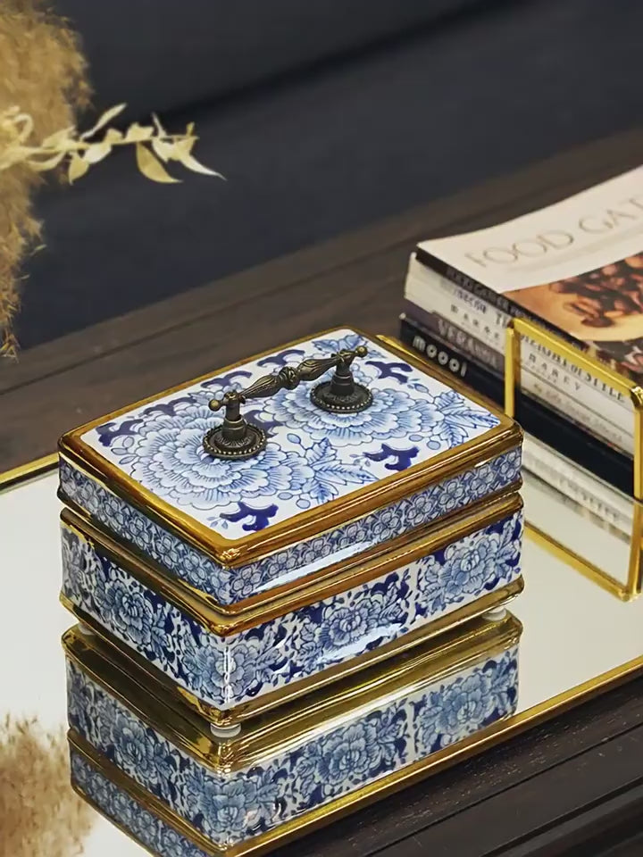 High-end Jingdezhen handmade ceramic jewelry container, hand-painted under-glaze blue and white pattern
