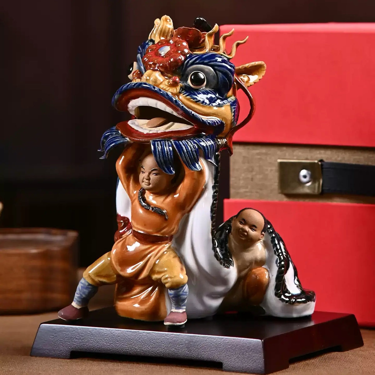 Hand-kneaded waking lion ceramic figurine, symbol of perseverance, traditional Chinese folk art decoration