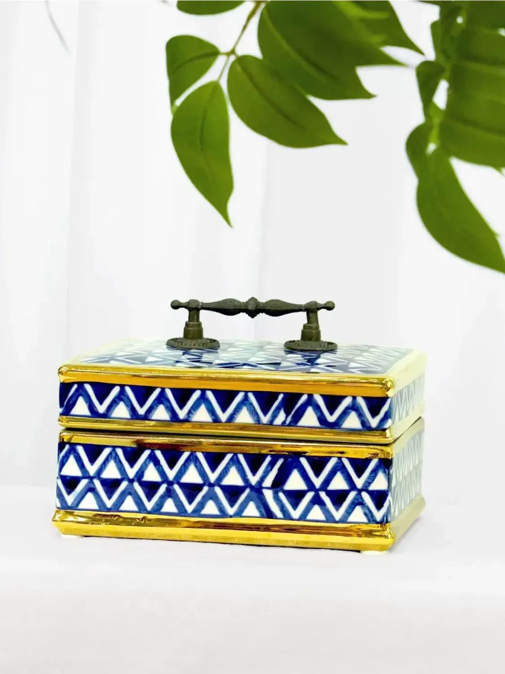 Multi-functional handmade porcelain trinket box, jewelry storage and classical luxury tabletop decoration